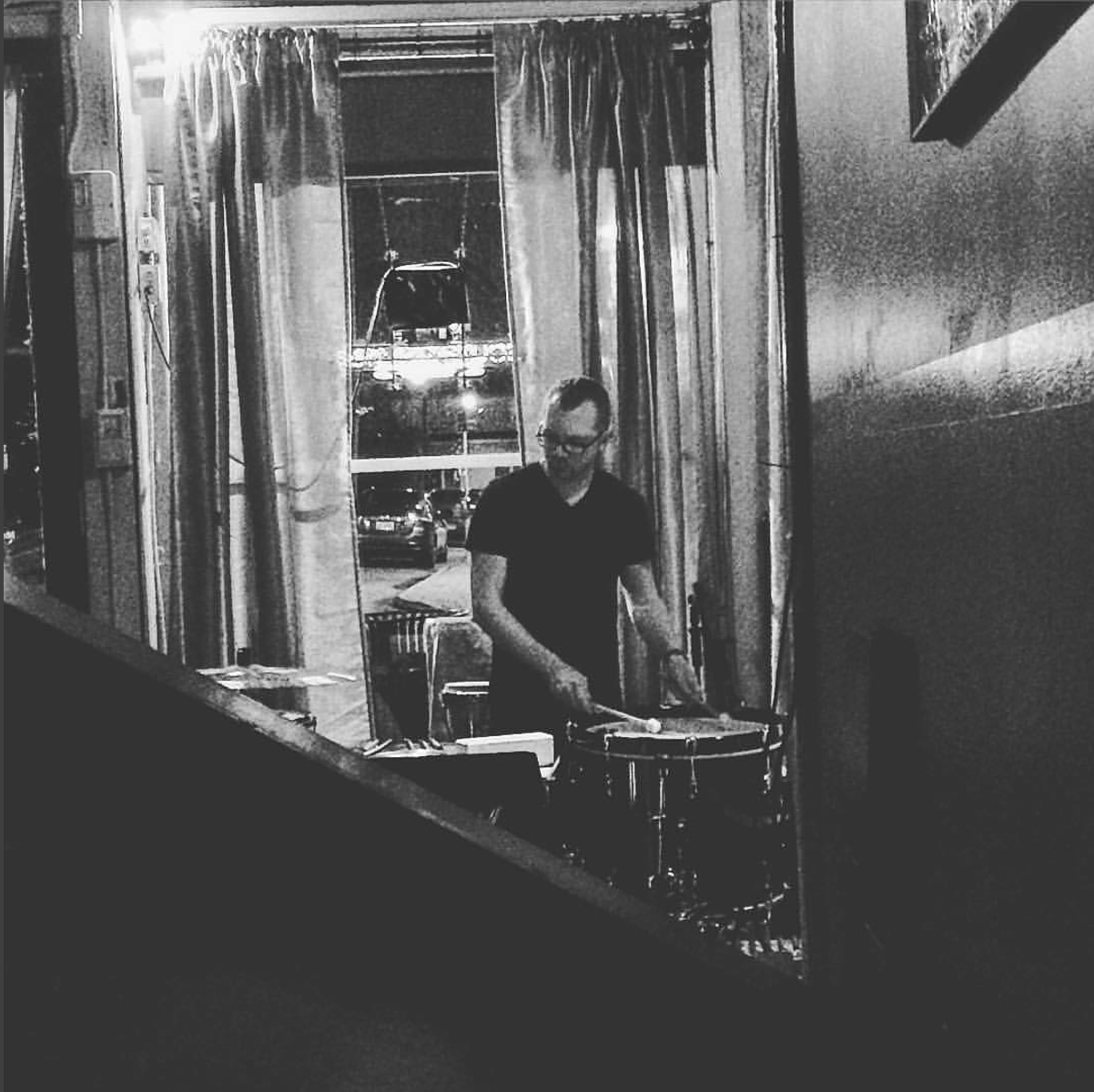 Knee Play experimental ensemble performance